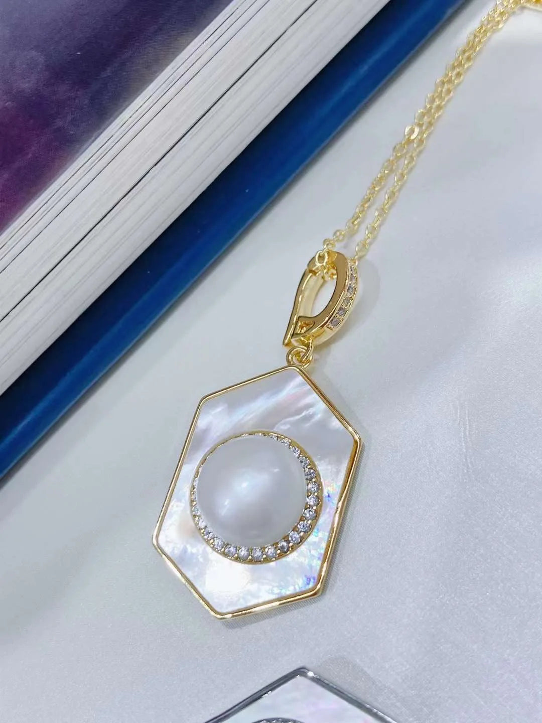 Hot Selling 18K gold-plated Necklace Geometric Pearl Pendant Freshwater Natural Pearl Jewelry Stylish Unisex Chains Parties