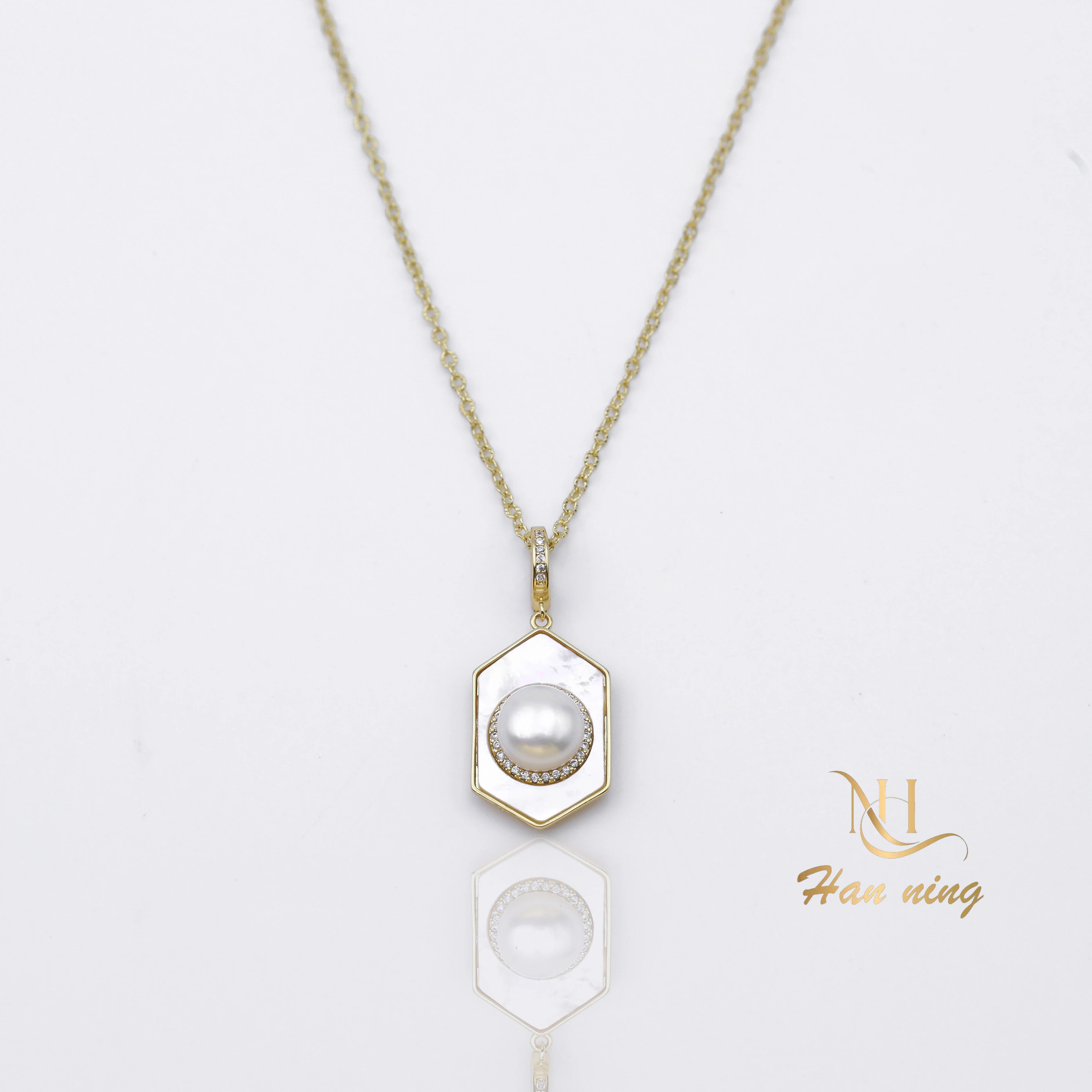 Hot Selling 18K gold-plated Necklace Geometric Pearl Pendant Freshwater Natural Pearl Jewelry Stylish Unisex Chains Parties