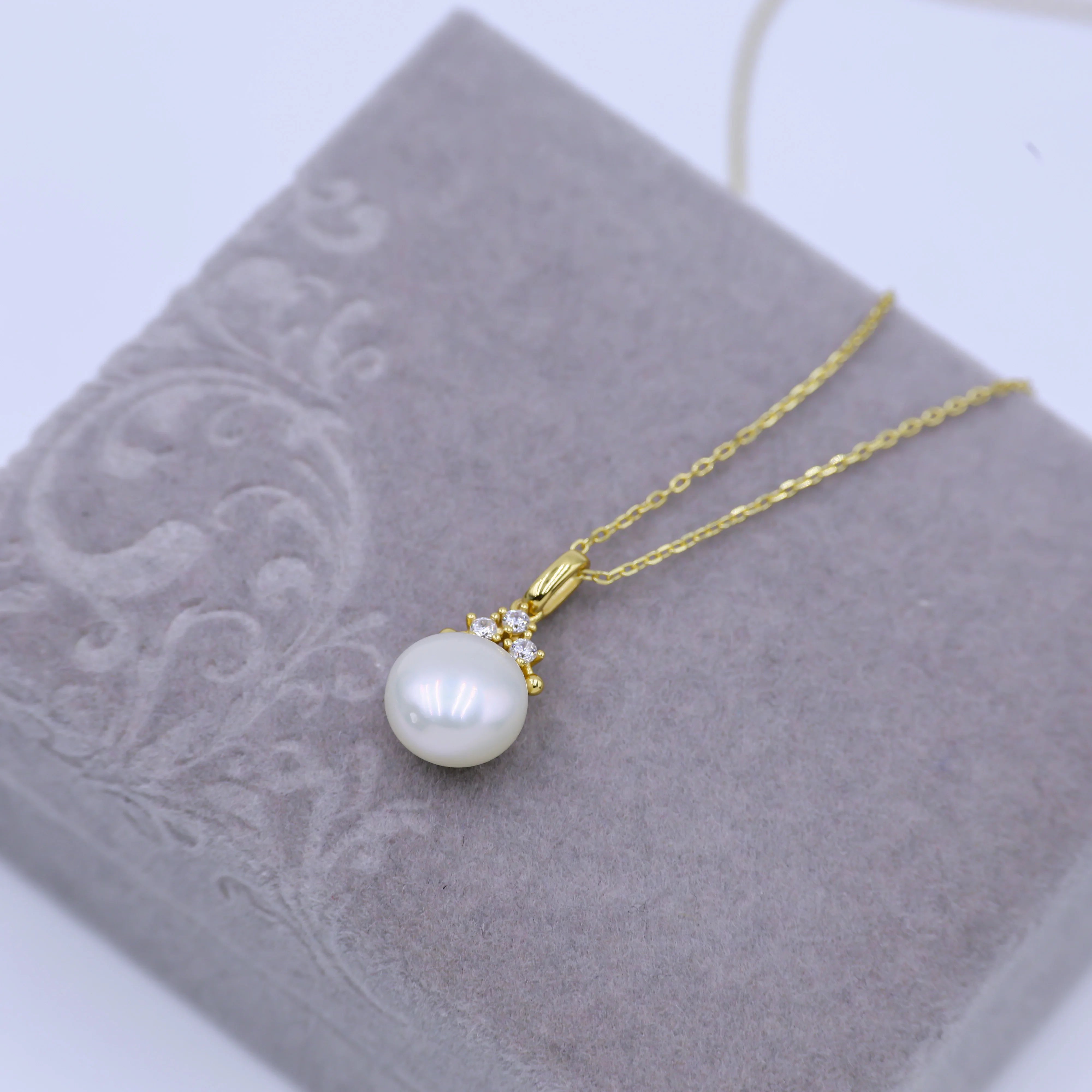 Luxury Gold-Plated 925 Sterling Silver Pendant Necklace with Pearls and Zirconia Cute Choker Necklaces for Women Gift
