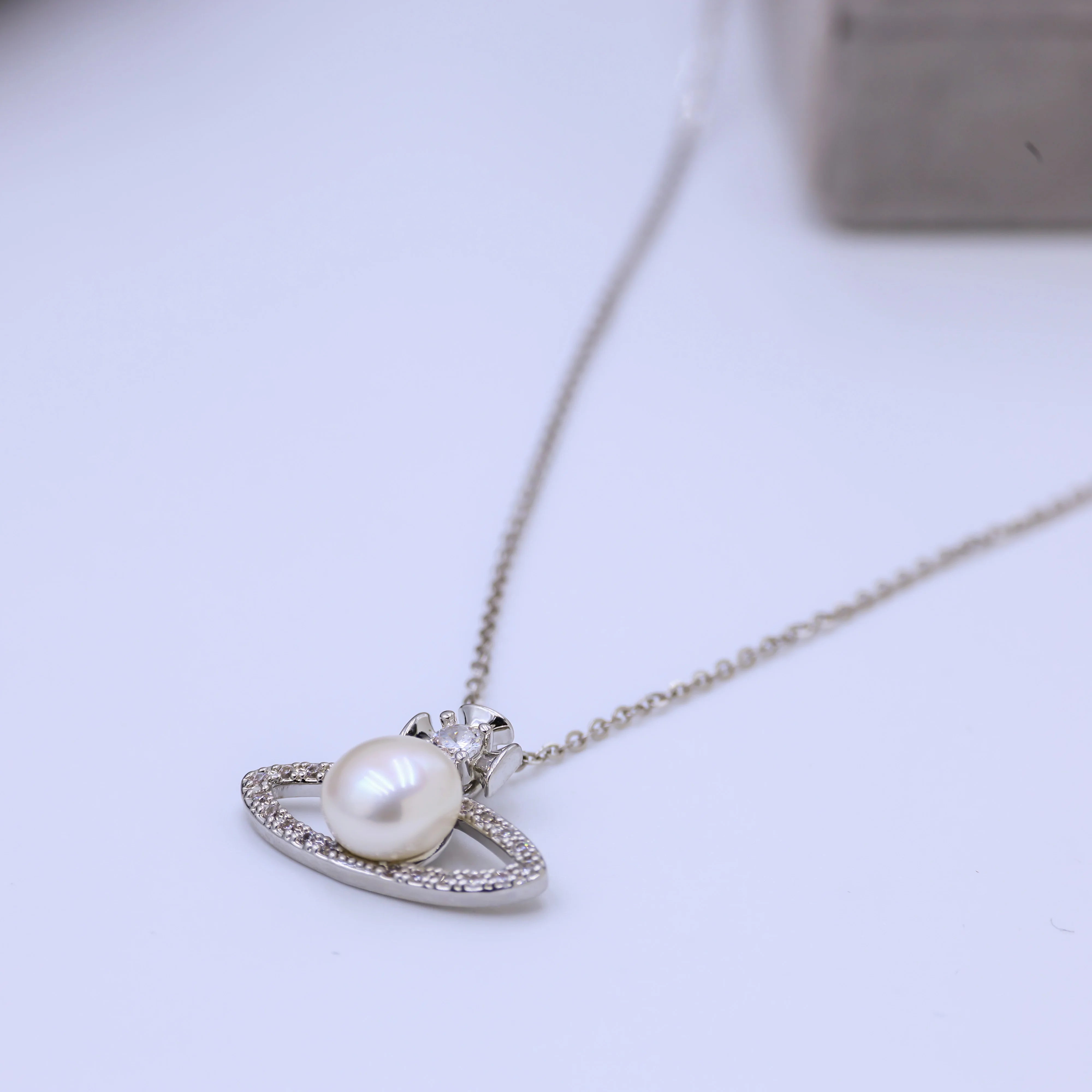Natural freshwater pearl platinum plated necklace with fashionable and simple style paired with formal attire for Gift