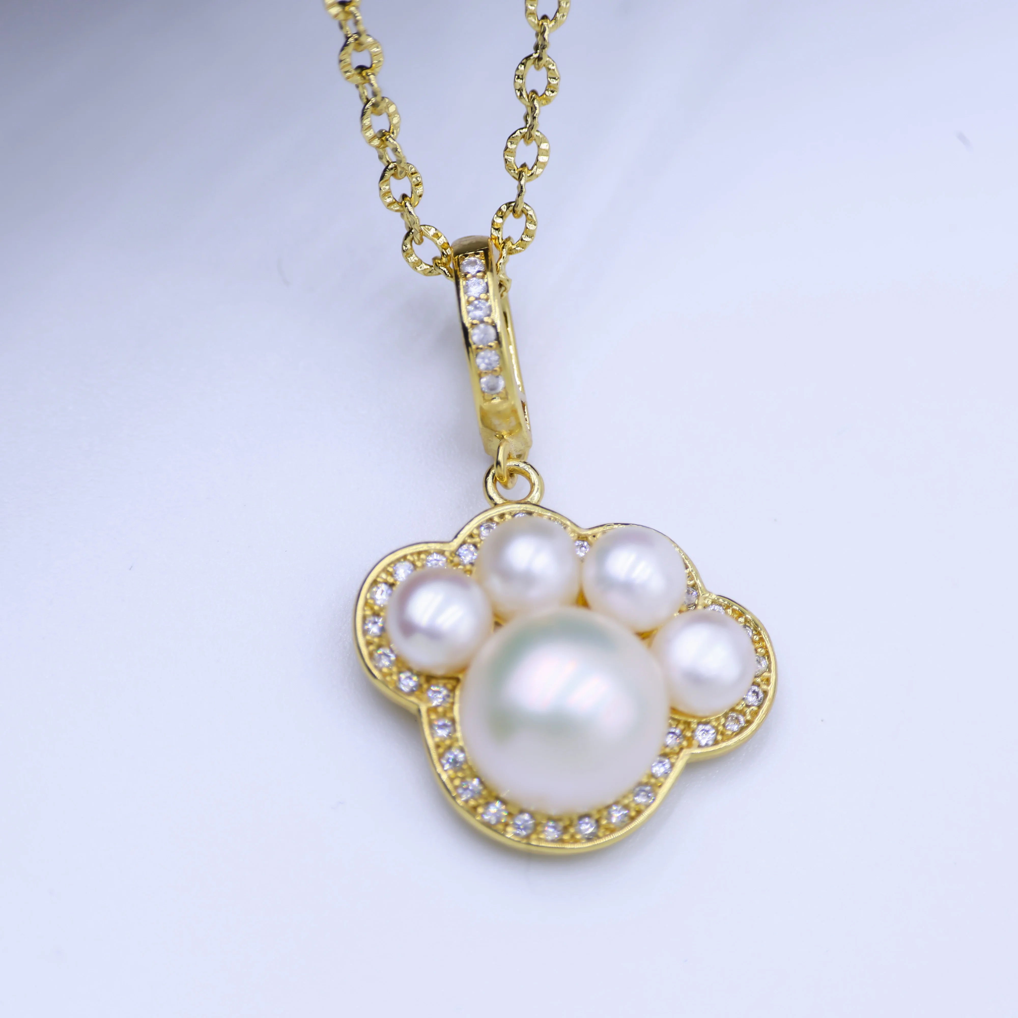 Wholesale 18K Gold Flower Pendant Freshwater natural pearls ladies Necklace Cute style DIY Fashion Design