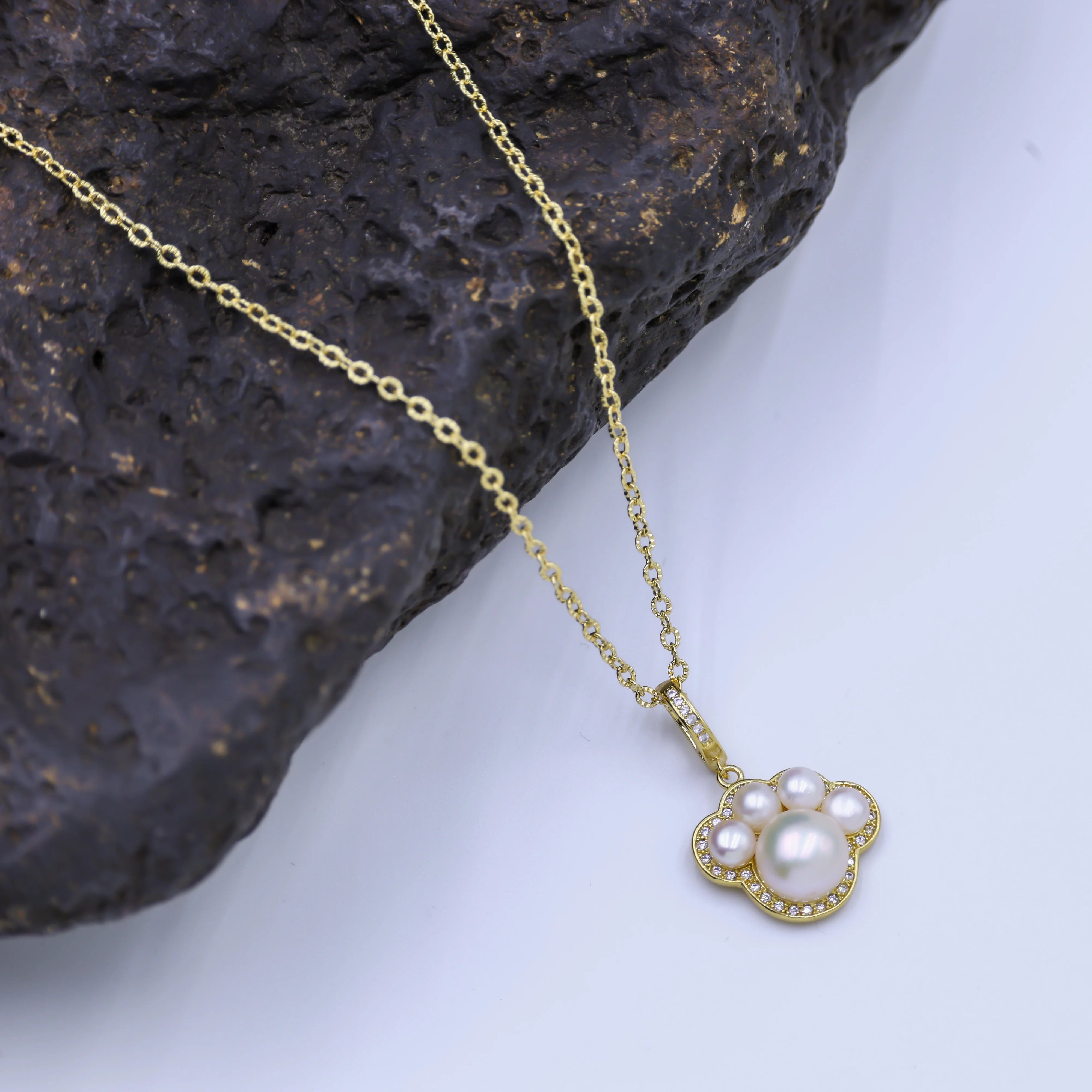 Wholesale 18K Gold Flower Pendant Freshwater natural pearls ladies Necklace Cute style DIY Fashion Design