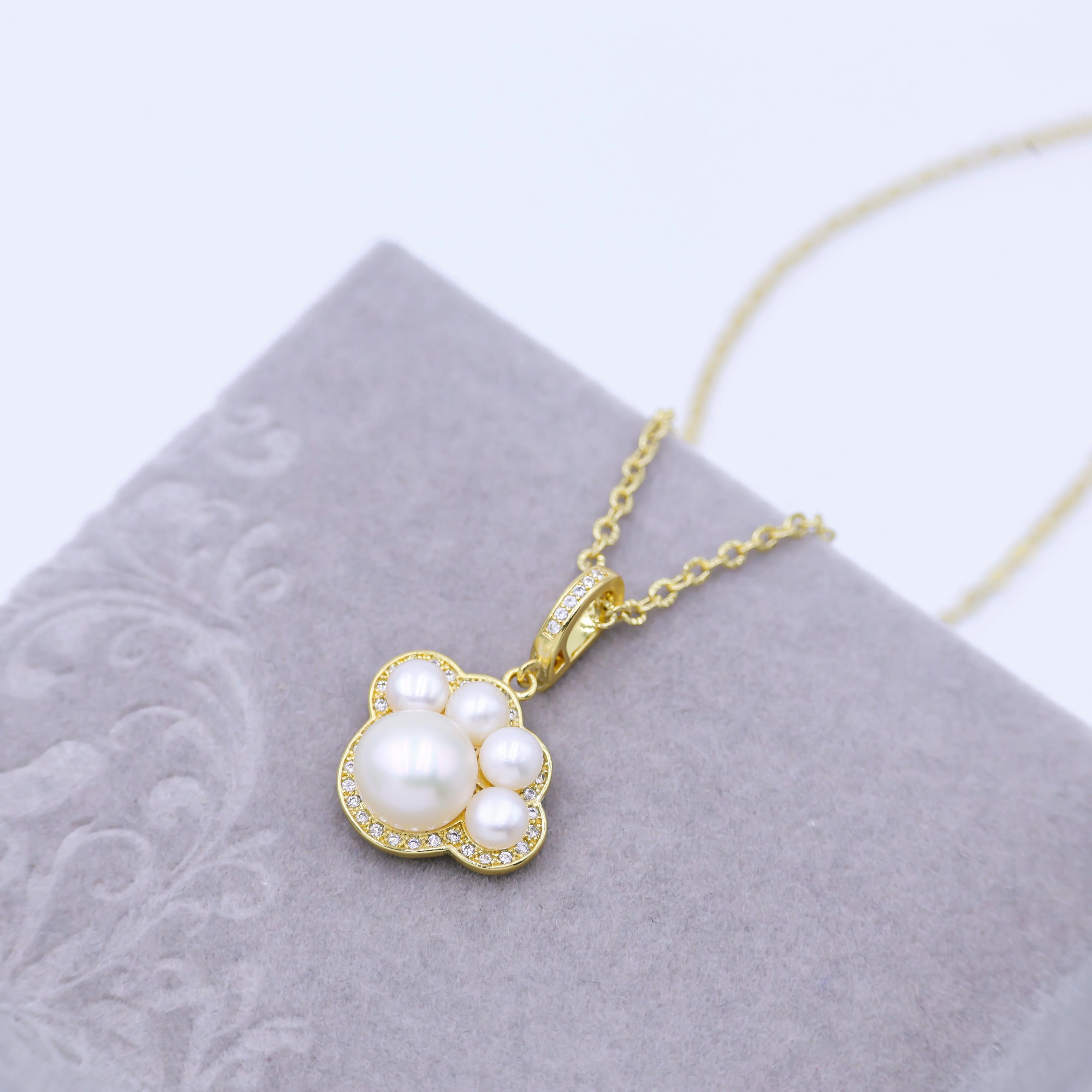 Wholesale 18K Gold Flower Pendant Freshwater natural pearls ladies Necklace Cute style DIY Fashion Design