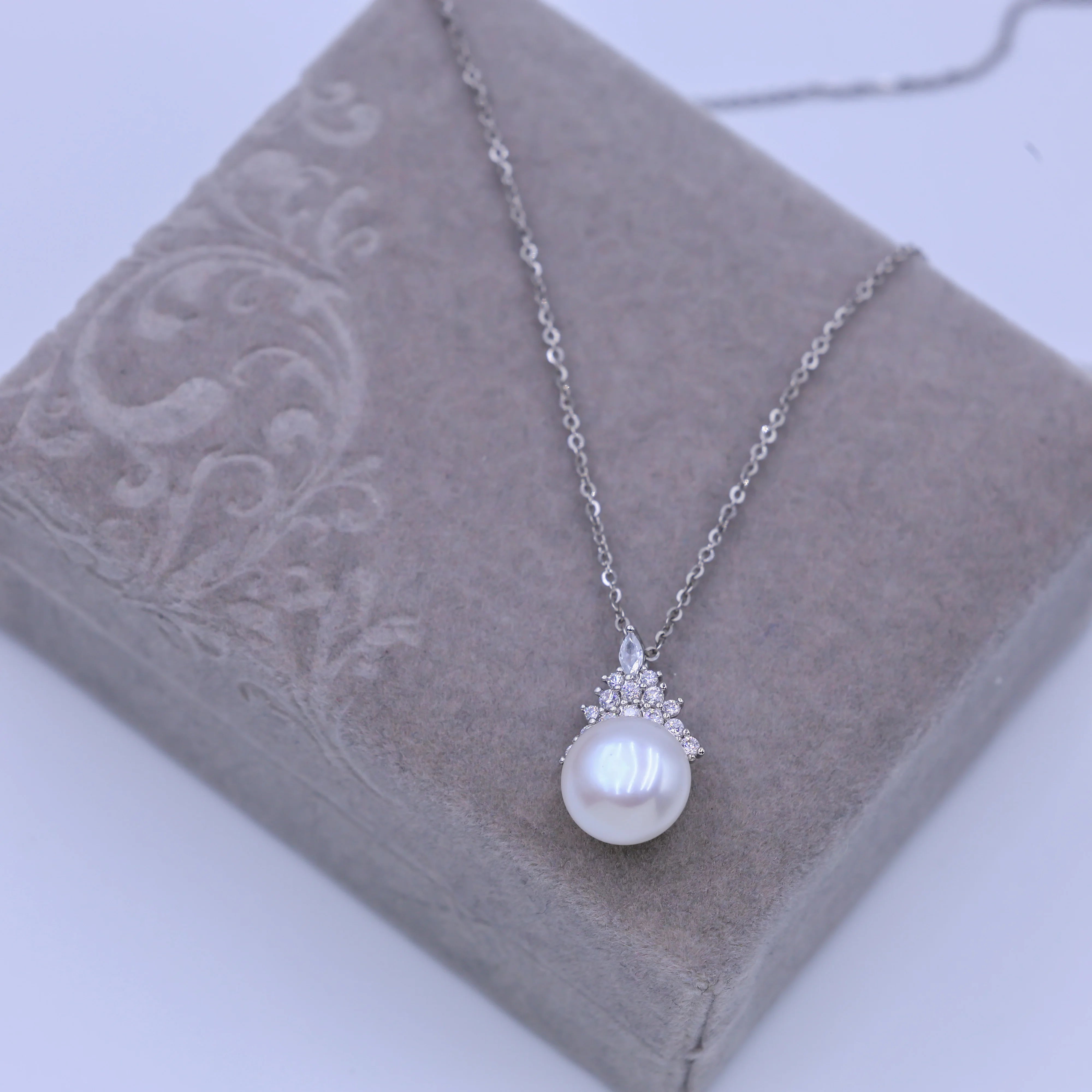 Natural Freshwater Pearl Jewelry Women Platinum plated necklace Crystal broken diamond pairing Shining beautiful and generous