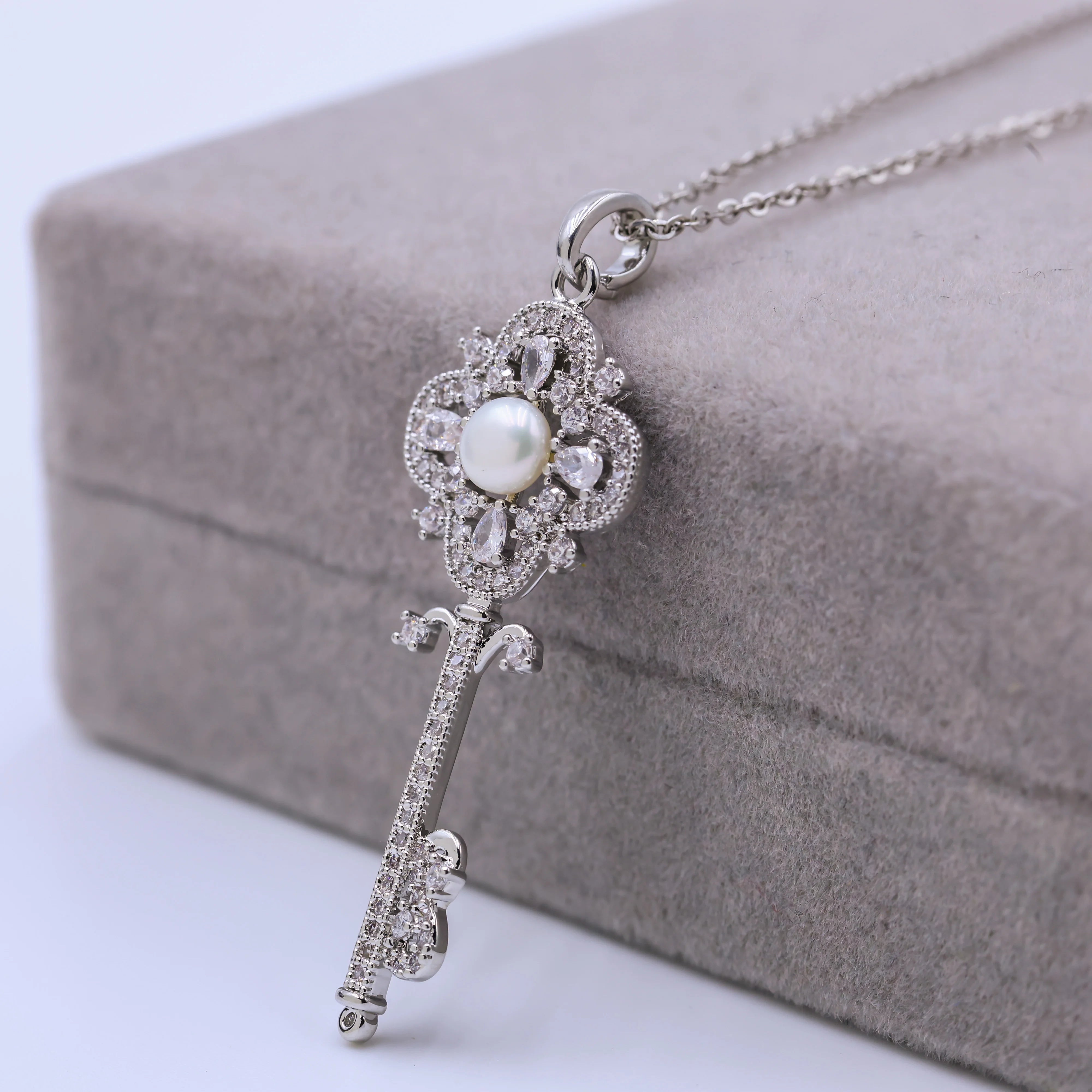 Silver Key freshwater natural pearl Necklace Fine Jewelry with Simple Diamond and Zircon Trendy Style for Weddings and Parties