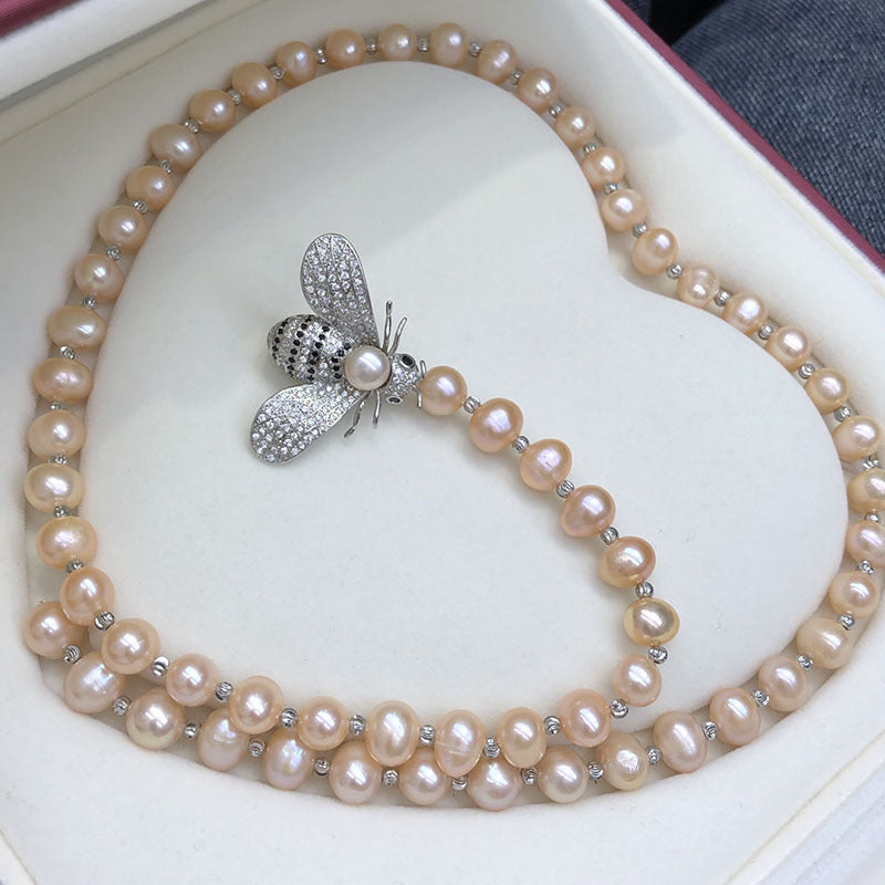 New Natural Freshwater Pearl Mid-Length Necklace - Near-Round Bee Pendant, Minimalist Style Women's Jewelry for Wholesale