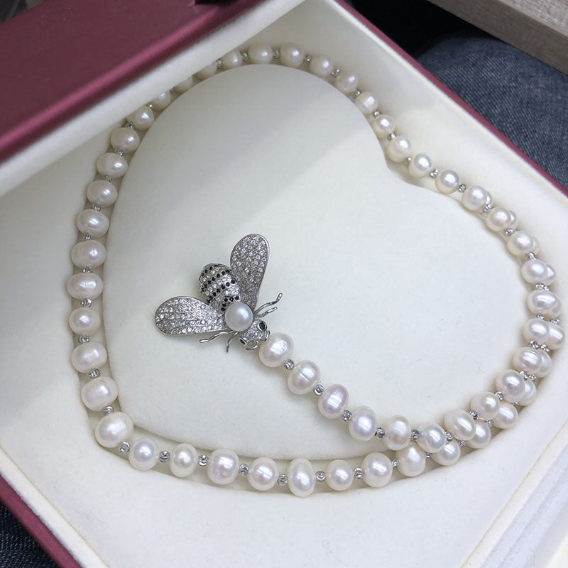 New Natural Freshwater Pearl Mid-Length Necklace - Near-Round Bee Pendant, Minimalist Style Women's Jewelry for Wholesale