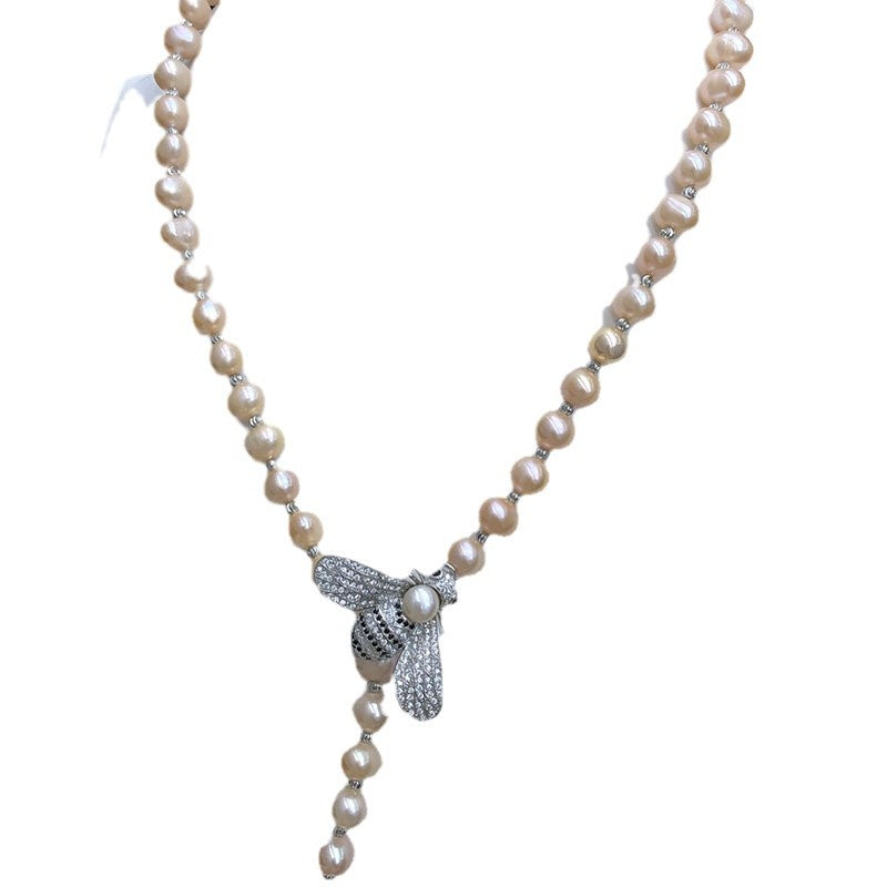 New Natural Freshwater Pearl Mid-Length Necklace - Near-Round Bee Pendant, Minimalist Style Women's Jewelry for Wholesale