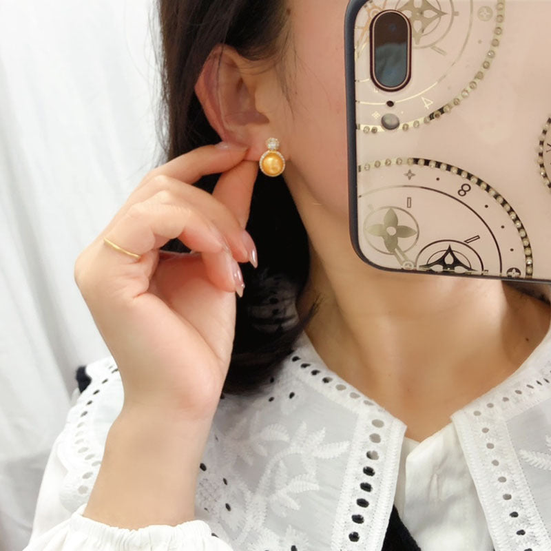 Natural freshwater pearl stud earrings