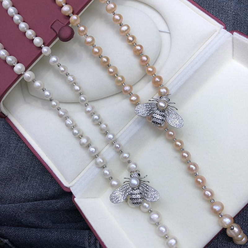 New Natural Freshwater Pearl Mid-Length Necklace - Near-Round Bee Pendant, Minimalist Style Women's Jewelry for Wholesale