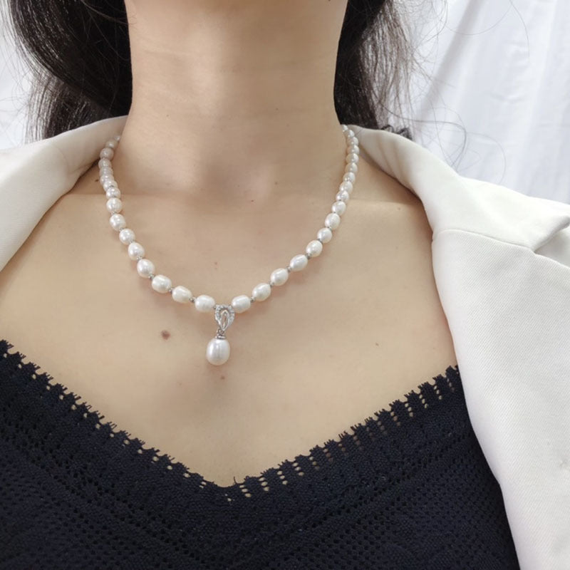 Natural freshwater pearl necklace