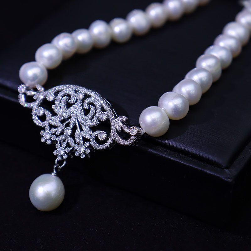 Vintage Freshwater Pearl Necklace Minimalist Luxury Design Handmade Dainty Clavicle Chain