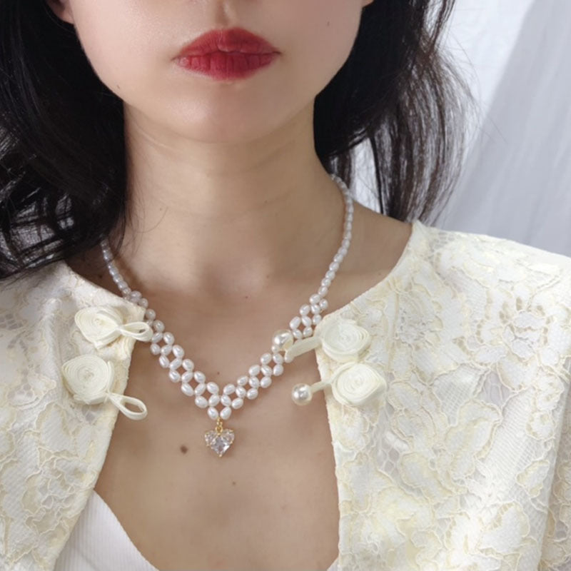 诸Freshwater pearl necklace