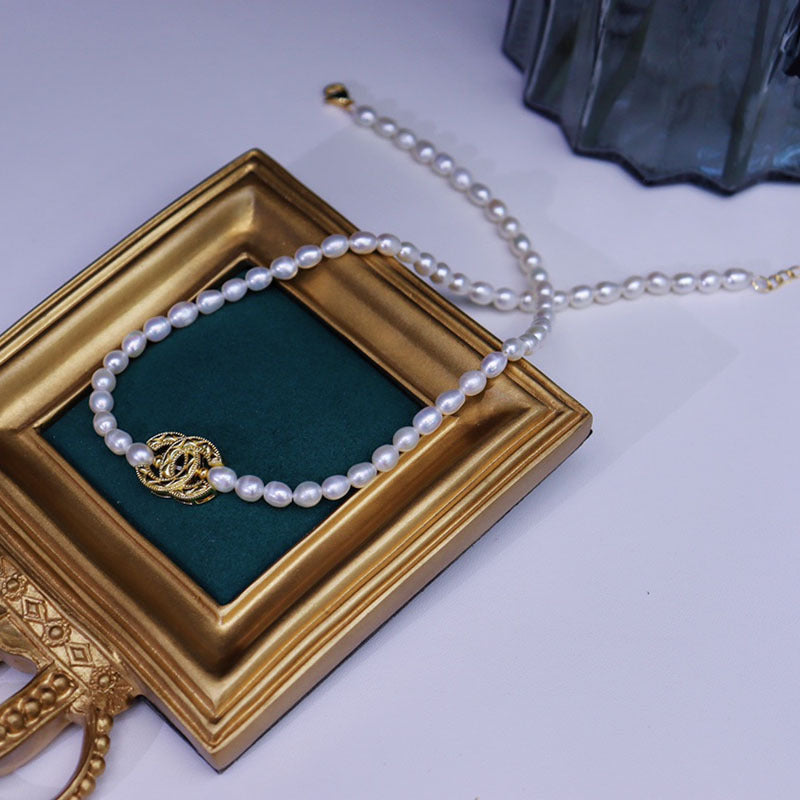 Cross-border retro freshwater pearl necklace female white simple fashion letters European and American high-end sense small fragrant style collarbone chain